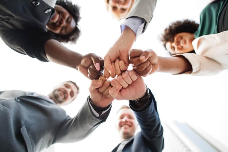 Hände_Team Wir fördern Zusammenhalt im Team