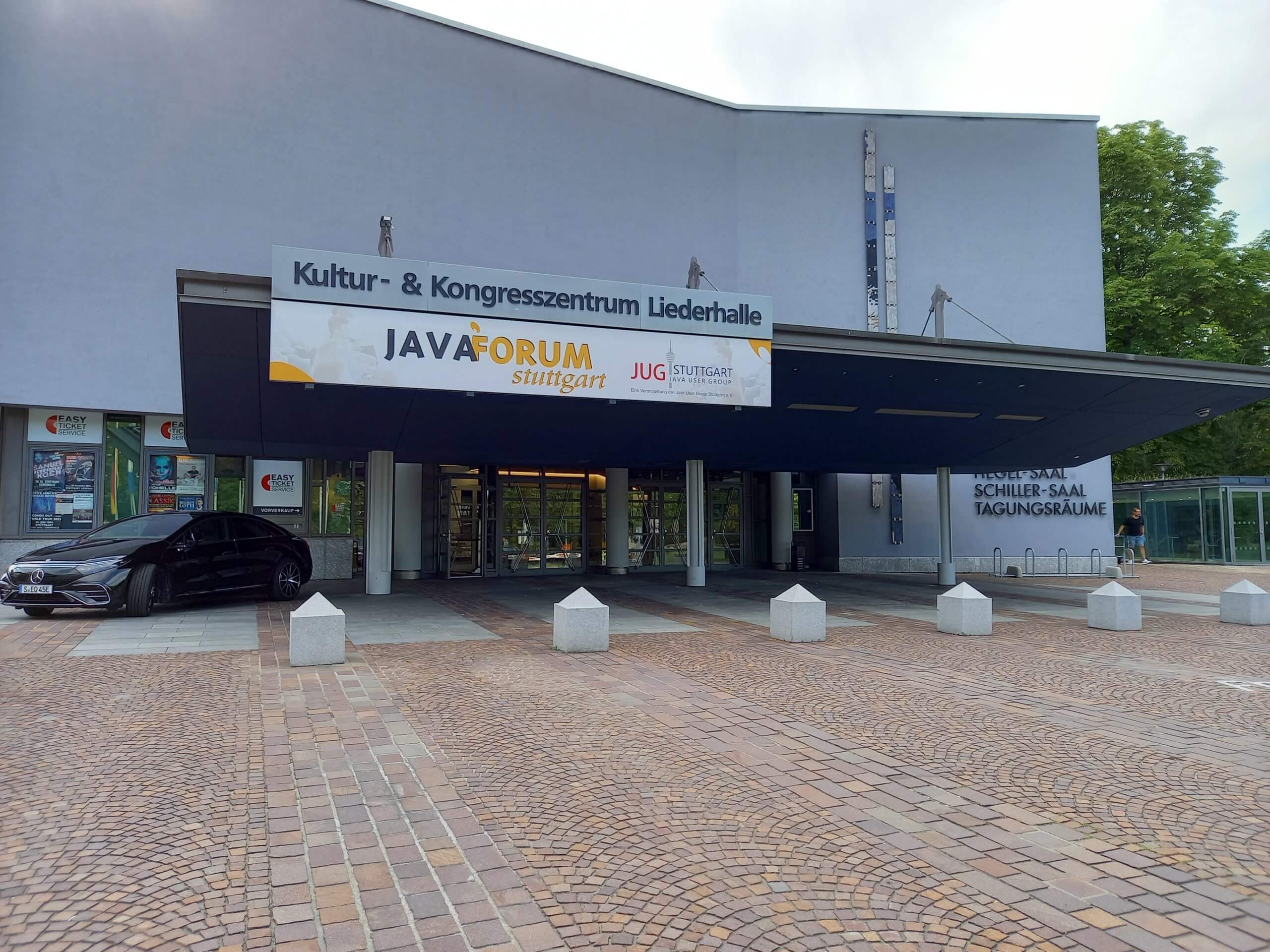 JFS 2022: Eingang der Liederhalle Stuttgart